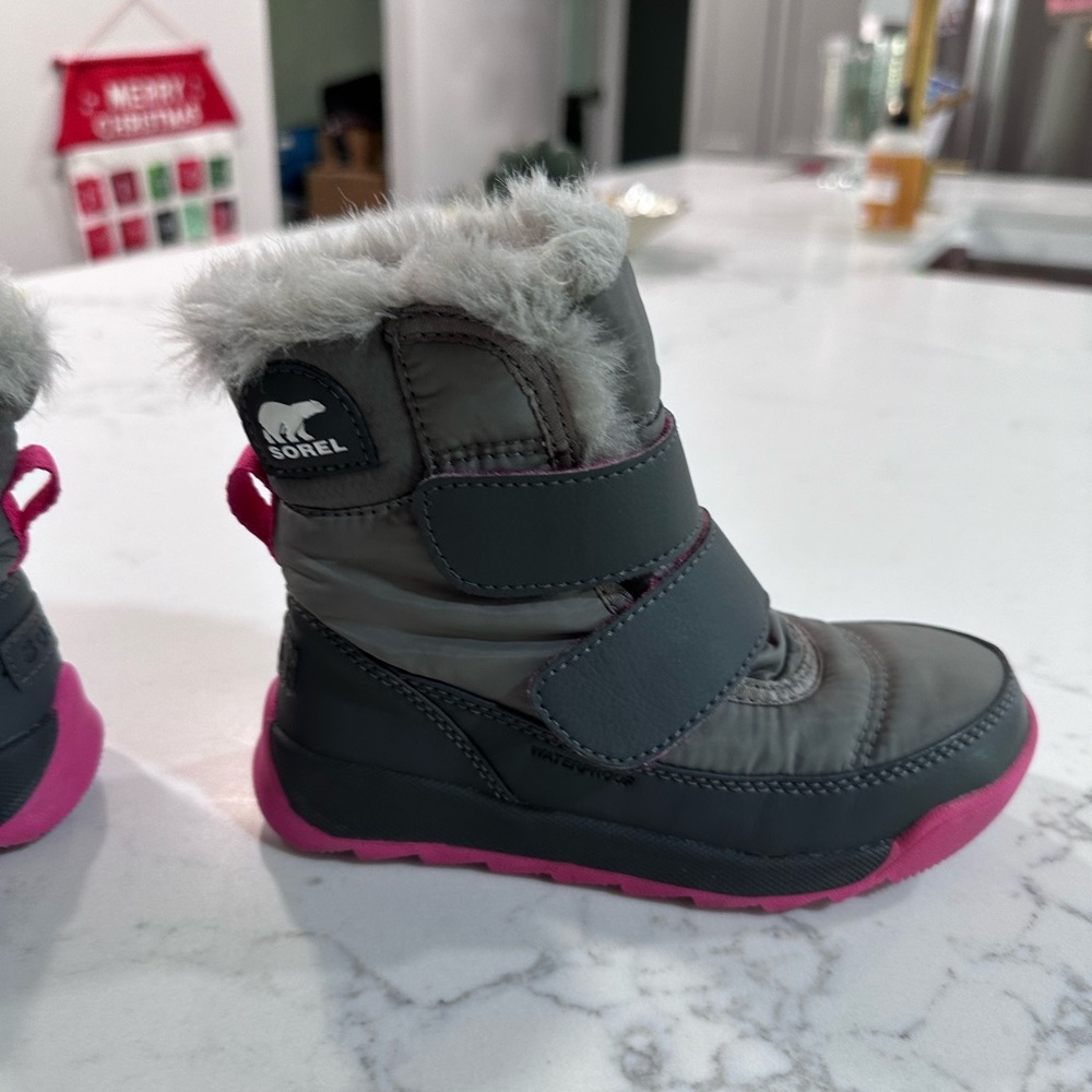 Size 11 girls, Sorelle waterproof snow boot with Velcro